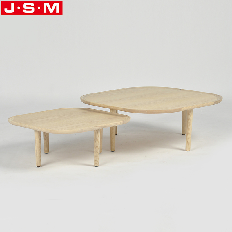 sur la table tea kettle